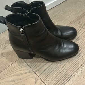Blonde boots. Size 7 1/2.